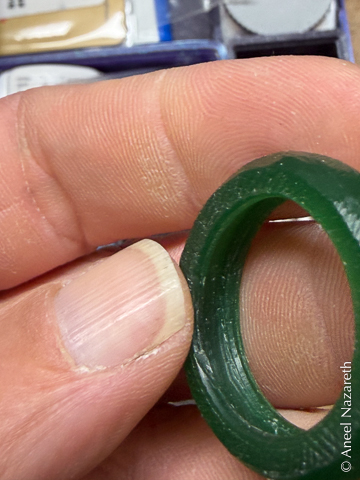 There is a recess in the middle of the inside of the ring